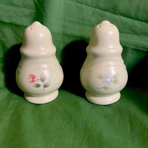 Pfalzgraff Tea Rose Salt and Pepper Shaker